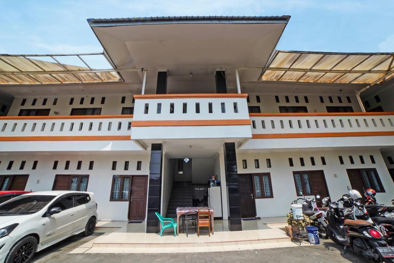 OYO 90751 Graha Sei Batugingging Hotel Medan Bagian luar foto