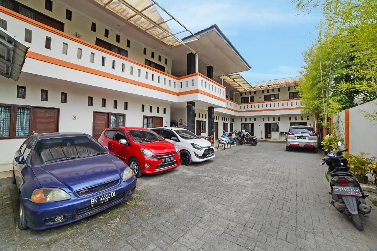 OYO 90751 Graha Sei Batugingging Hotel Medan Bagian luar foto