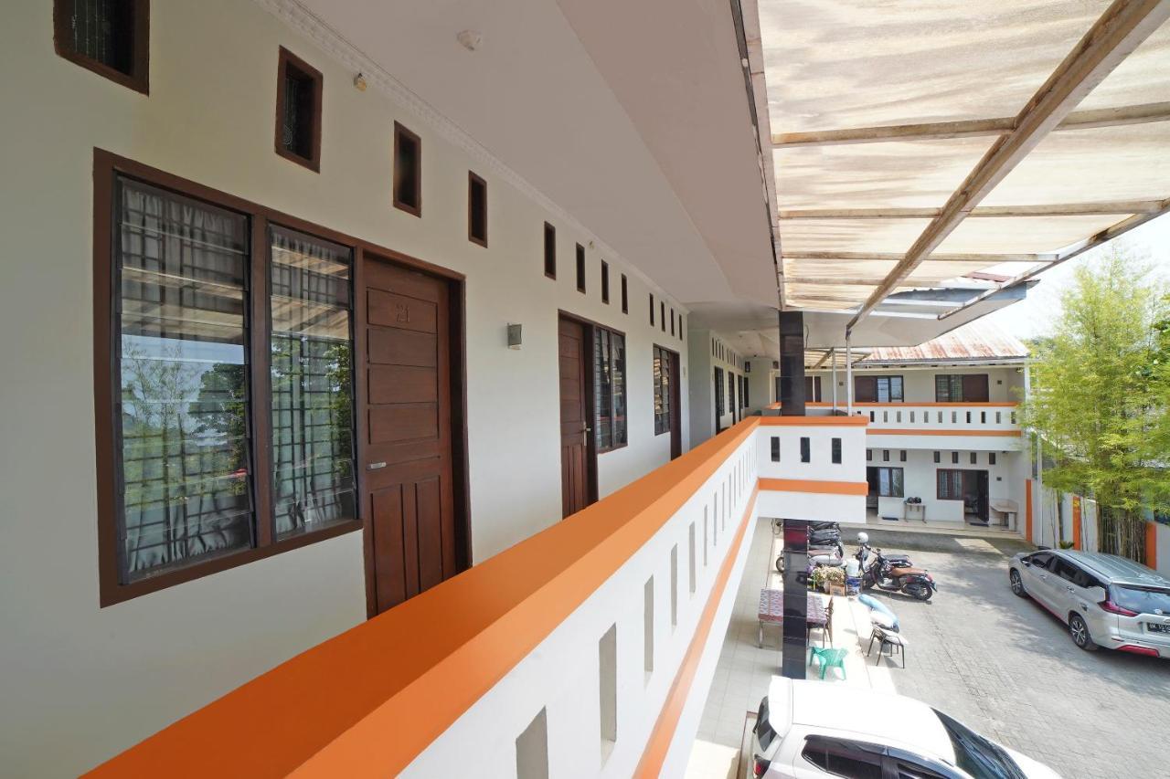 OYO 90751 Graha Sei Batugingging Hotel Medan Bagian luar foto